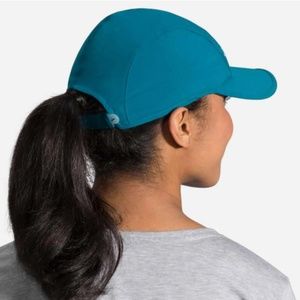 brooks run happy sherpa hat